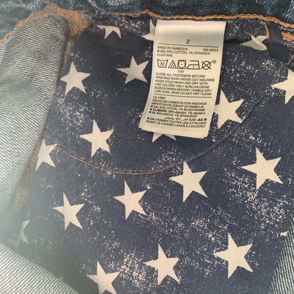 ⭐️Old Navy Patriotic Boyfriend Shorts Distressed Sz 2⭐️ - Picture 5 of 8